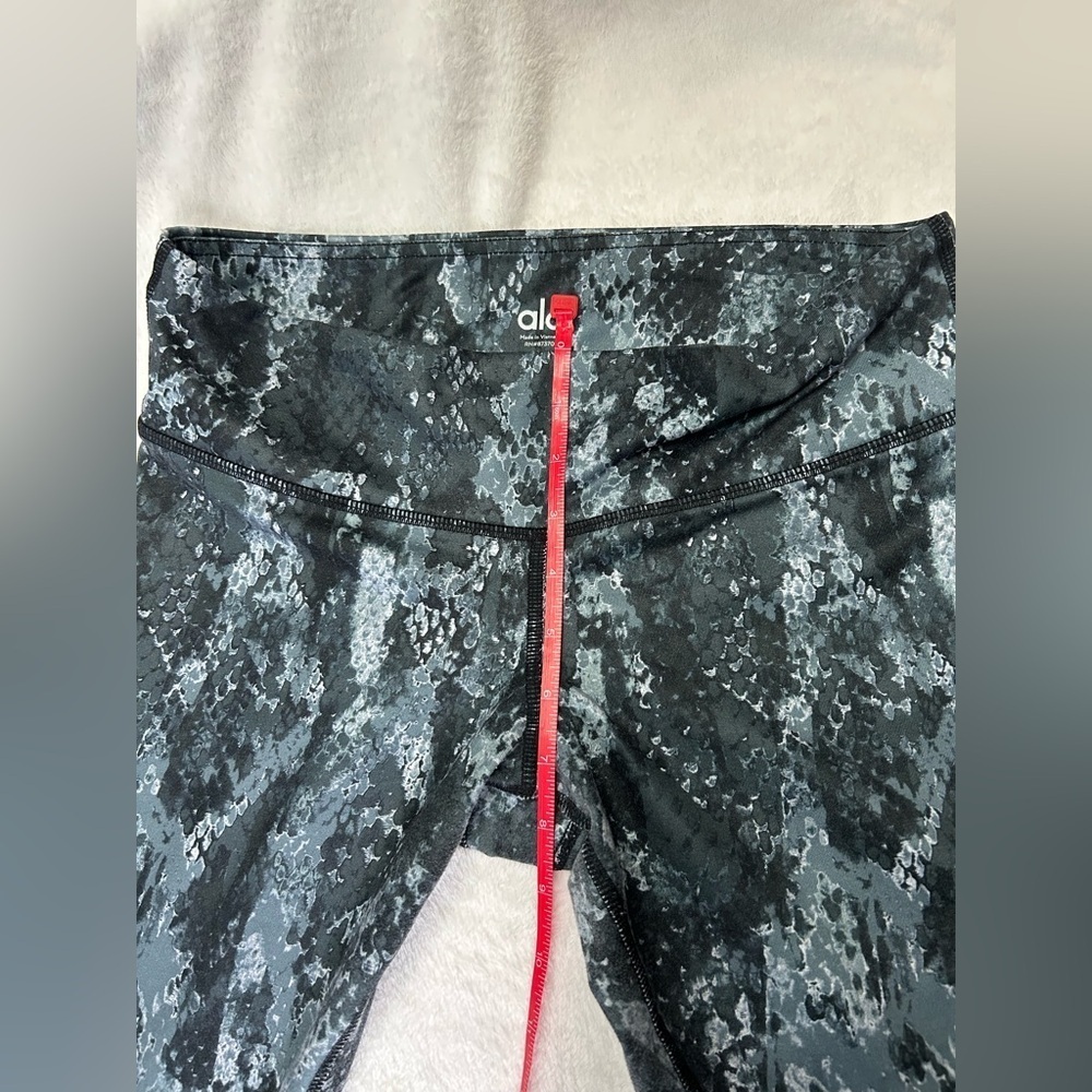 Alo Yoga Airbrush Full Length Leggings Black/Gray Python Snake Women’s Sz Small - Picture 5 of 10